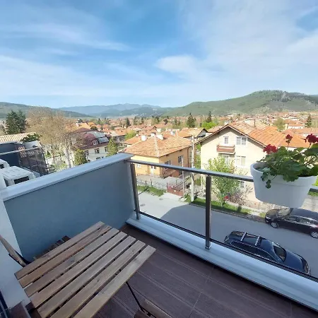 студио с вана и гледка в 