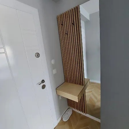 студио с вана и гледка в 