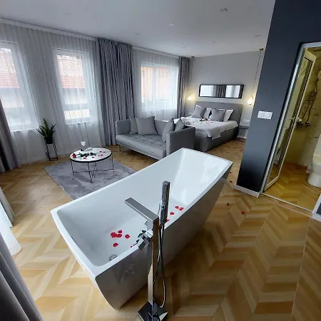 студио с вана и гледка в 