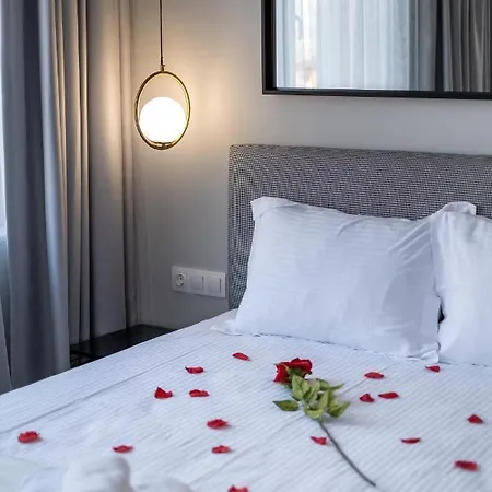 студио с вана и гледка в 