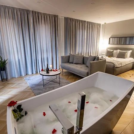 студио с вана и гледка в 