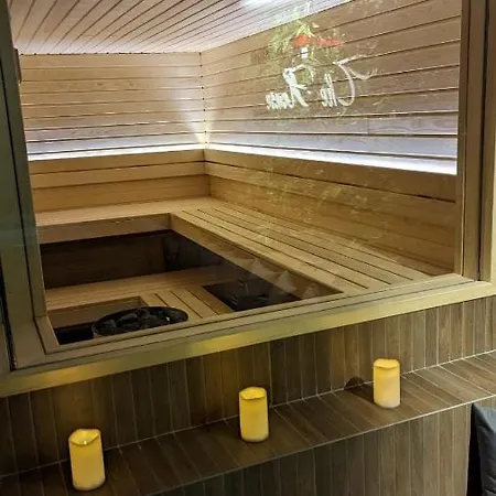 студио с вана и гледка в 