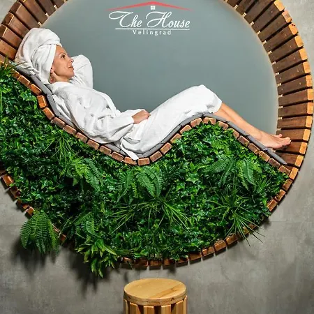 студио с вана и гледка в 