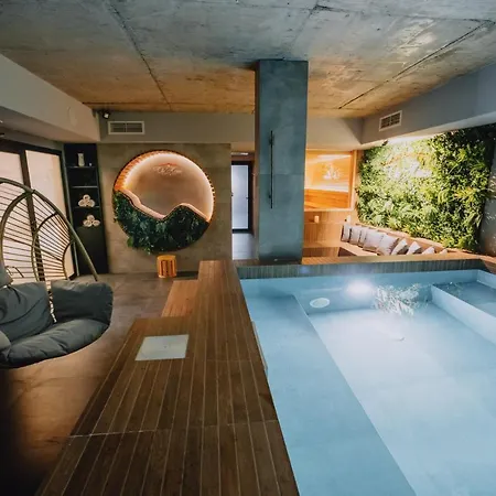 студио с вана и гледка в 