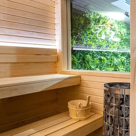 студио с вана и гледка в 