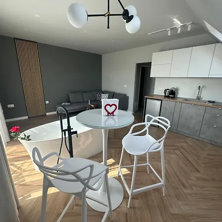 студио с вана и гледка в 