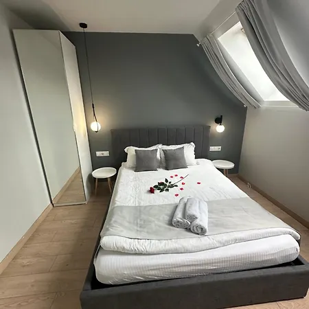 студио с вана и гледка в 