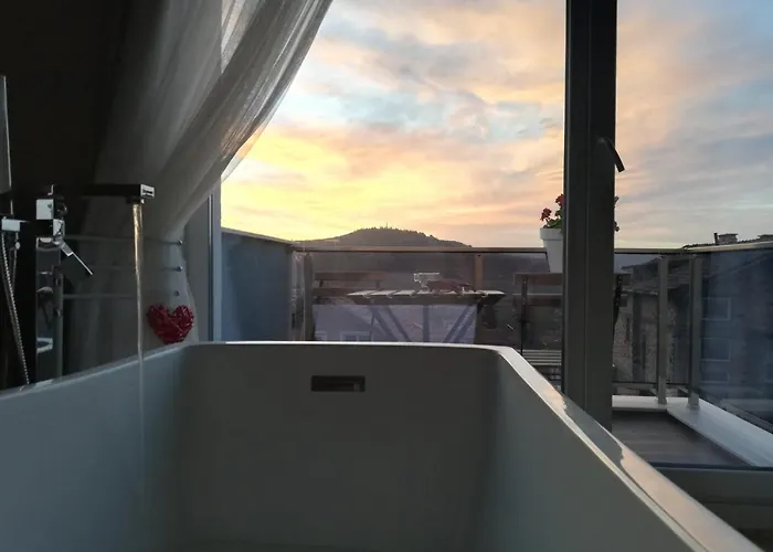 студио с вана и гледка в 