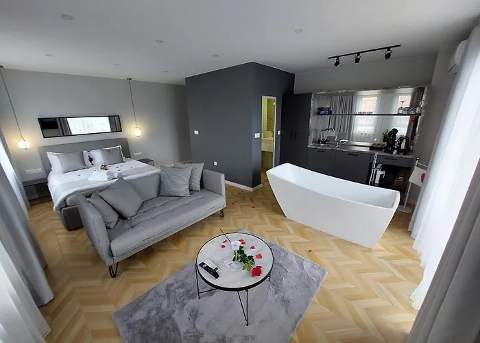 студио с вана и гледка в 