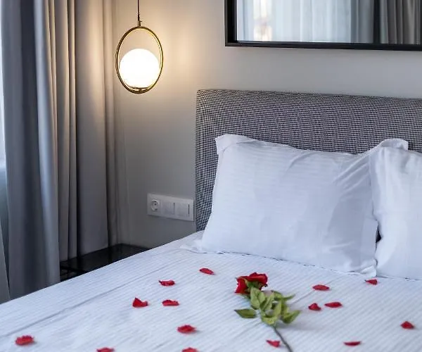 студио с вана и гледка в 