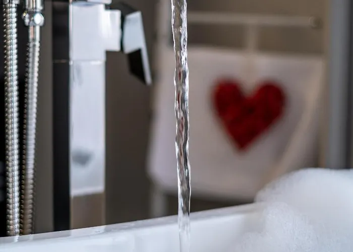 студио с вана и гледка в 