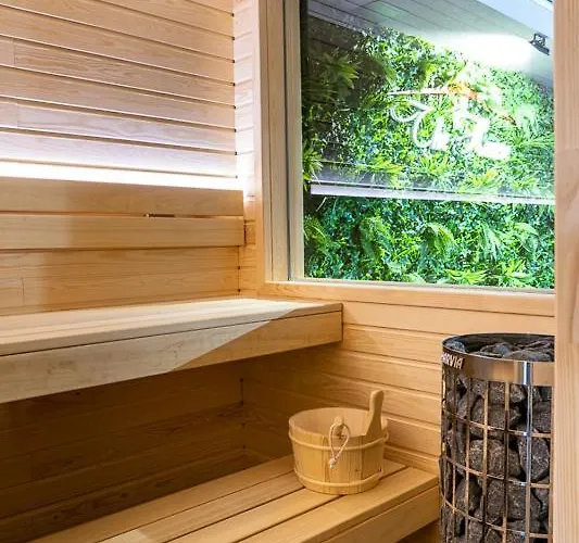 студио с вана и гледка в 