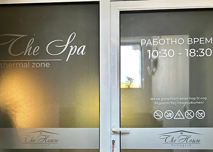 студио с вана и гледка в 