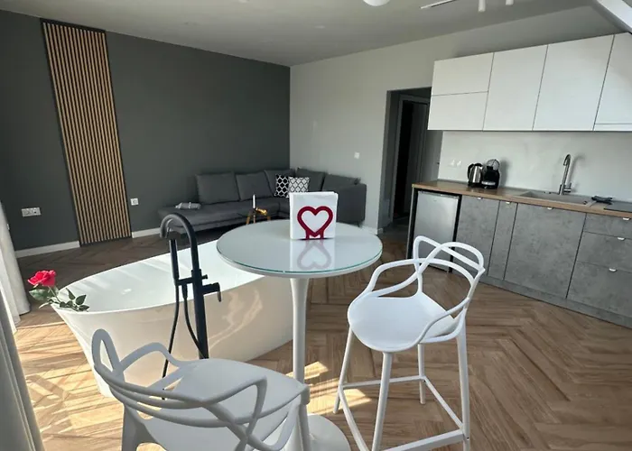 студио с вана и гледка в 