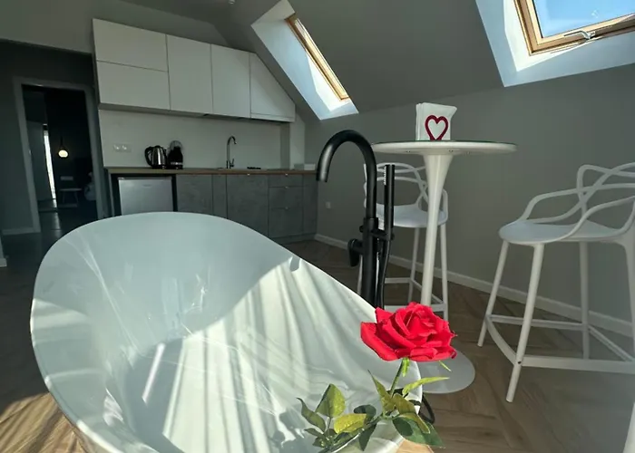 студио с вана и гледка в 