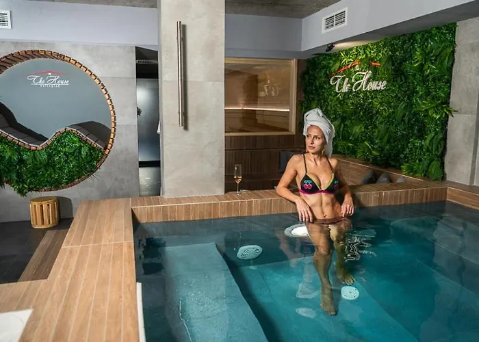 студио с вана и гледка в 